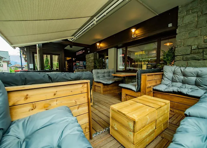 Hotel La Chaumière Garage Moto gratuit À 150 m de la gare SNCF et TMB
